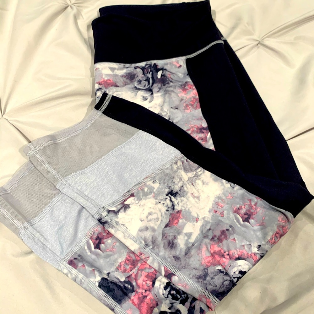 ✨HOST PICK✨ Lululemon Pastel floral pattern with Color Block- 7/8 leggings